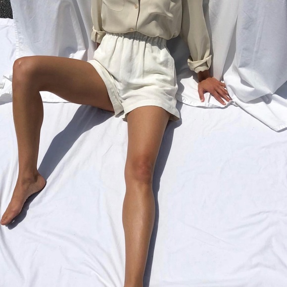 St. John Pants - ST JOHNS COLLECTION • High Waisted Cream Short 2